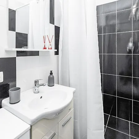 Appartement Lovely In With Kitchen